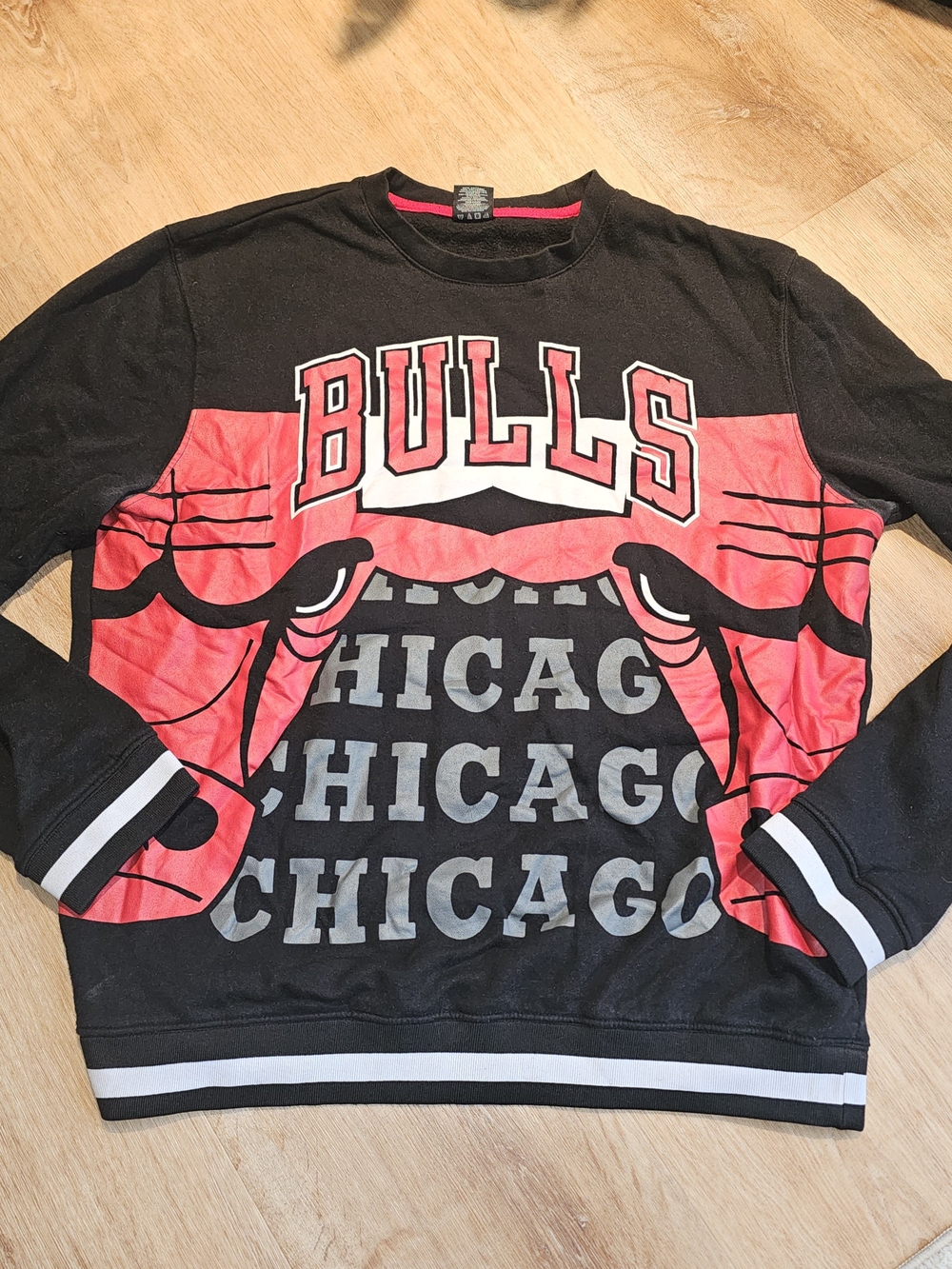 officially licensed NBA Chicago Bulls crewneck sweatshirt mens large black